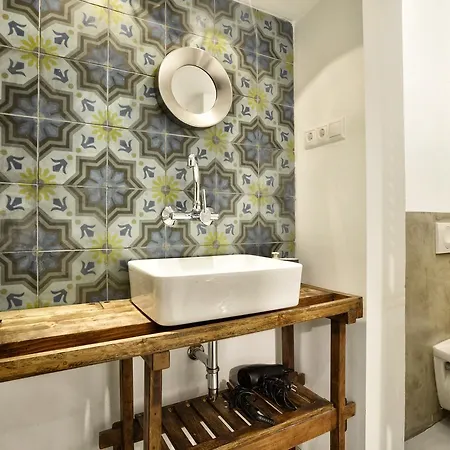 Designer - A10 Apartment *